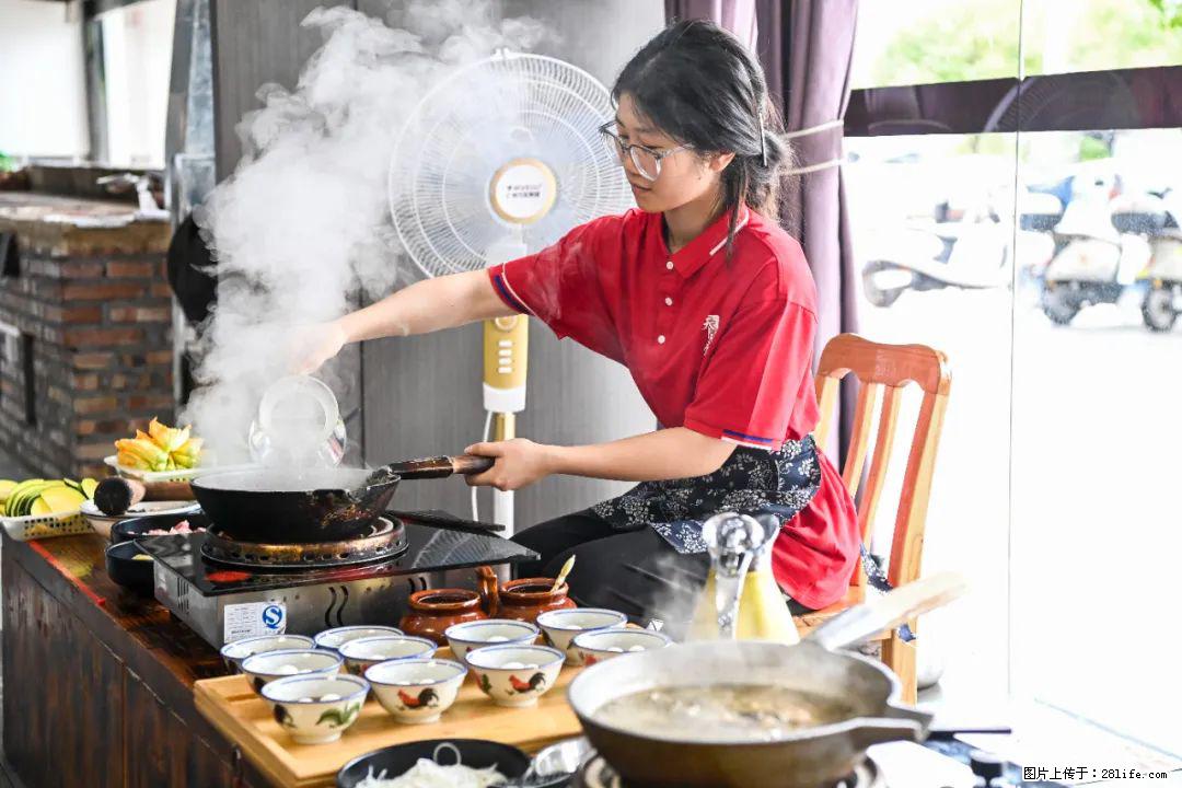 全网追的“扁担女孩”，找了一份暑假工，时薪12元 - 昌都生活资讯 - 昌都28生活网 changdu.28life.net